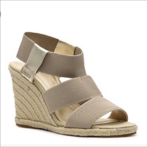 tahari wedges